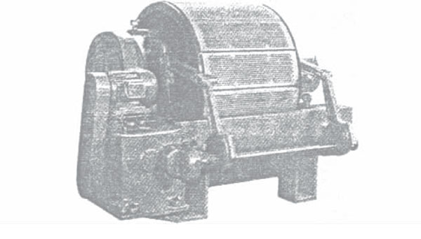 Scraper discharging drum vacuum filter 